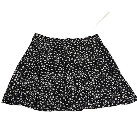 NEW Rue21 Daisy Y2K Skater Mini Skirt Pull On Black White Yellow Plus Size 3X - Picture 1 of 7